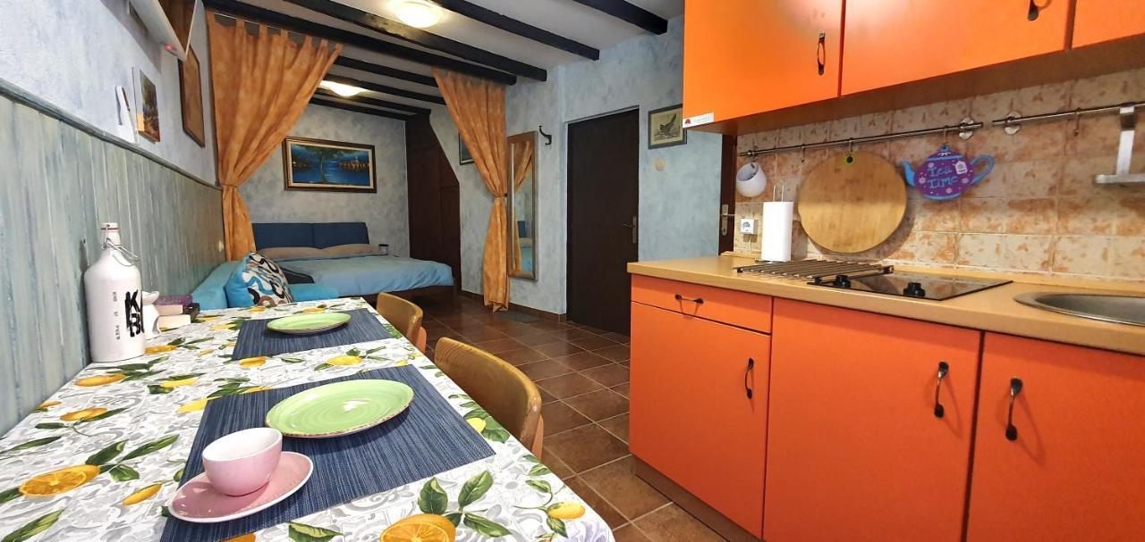 Studio Apartment Grisia 로비니 외부 사진