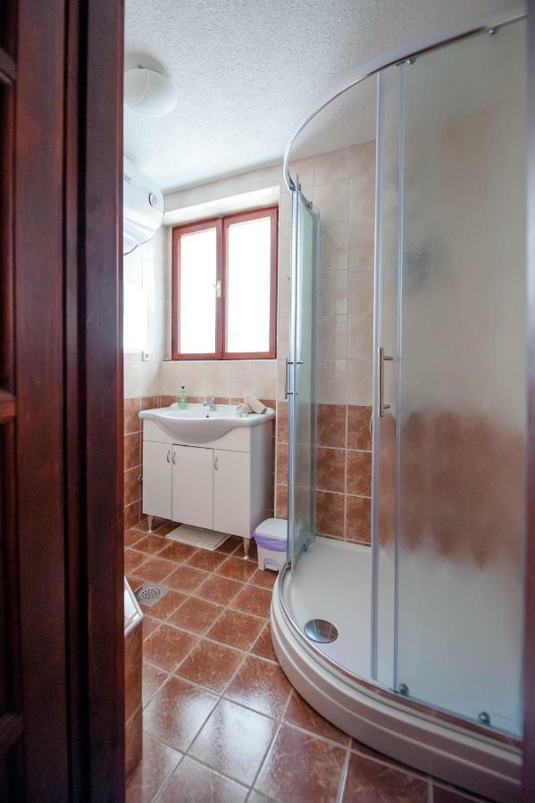 Studio Apartment Grisia 로비니 외부 사진