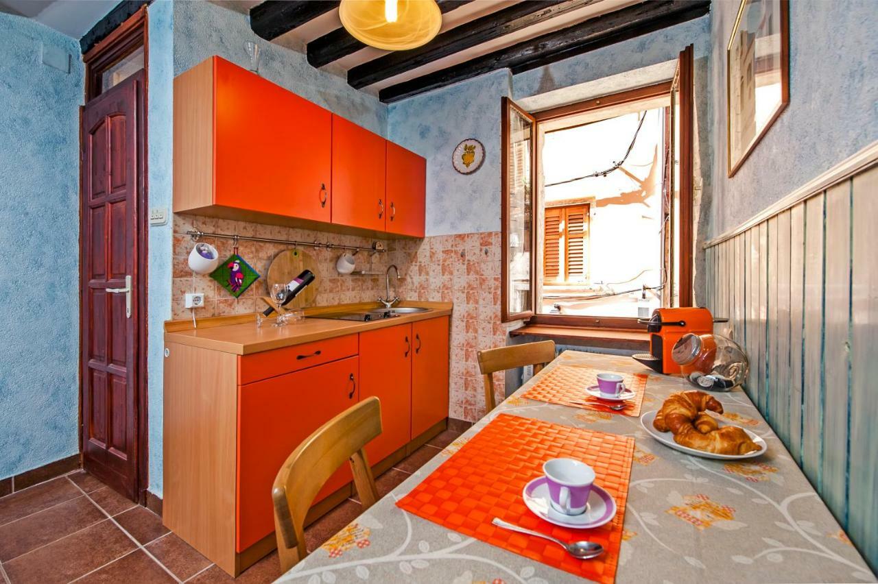 Studio Apartment Grisia 로비니 외부 사진