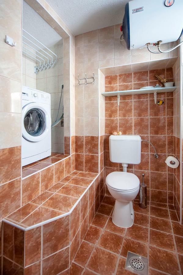 Studio Apartment Grisia 로비니 외부 사진